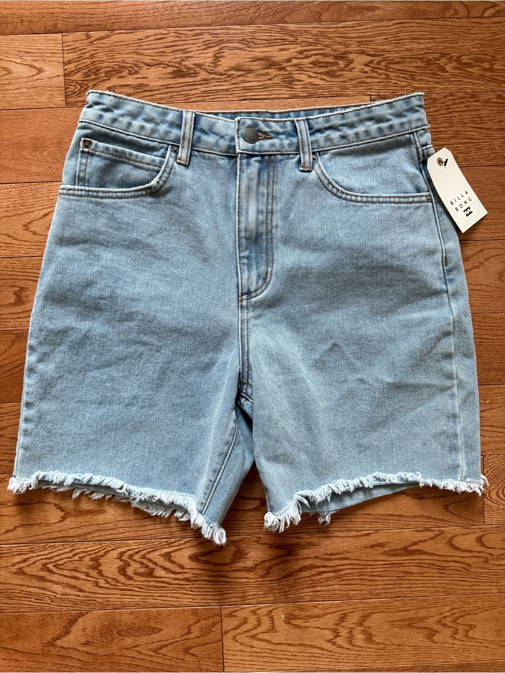 Billabong NWT size 28 denim
Shorts “Long time”